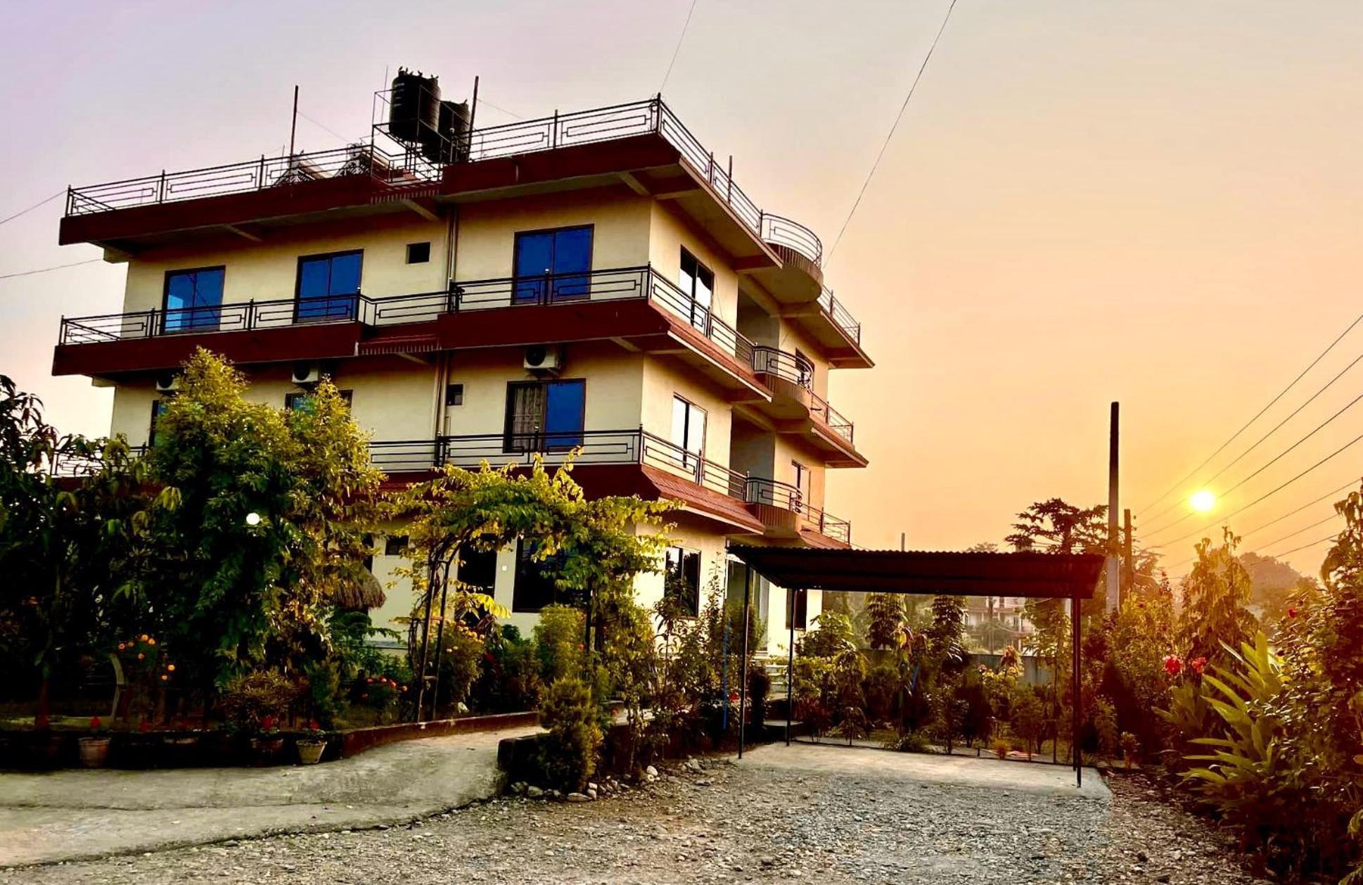 Typical Nepali Kitchen - No Pizza - No Pasta - No Problem !! Hotel Sauraha Bagian luar foto